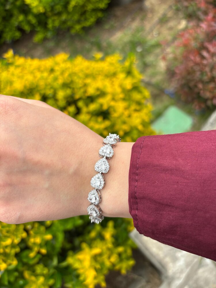 Heart Stone Bracelet (with Light-Up Box)